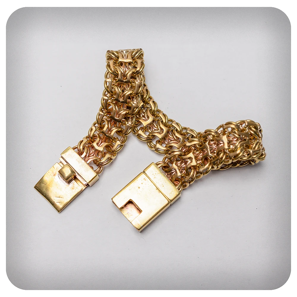 Vestal's Graceful Roman Bracelet