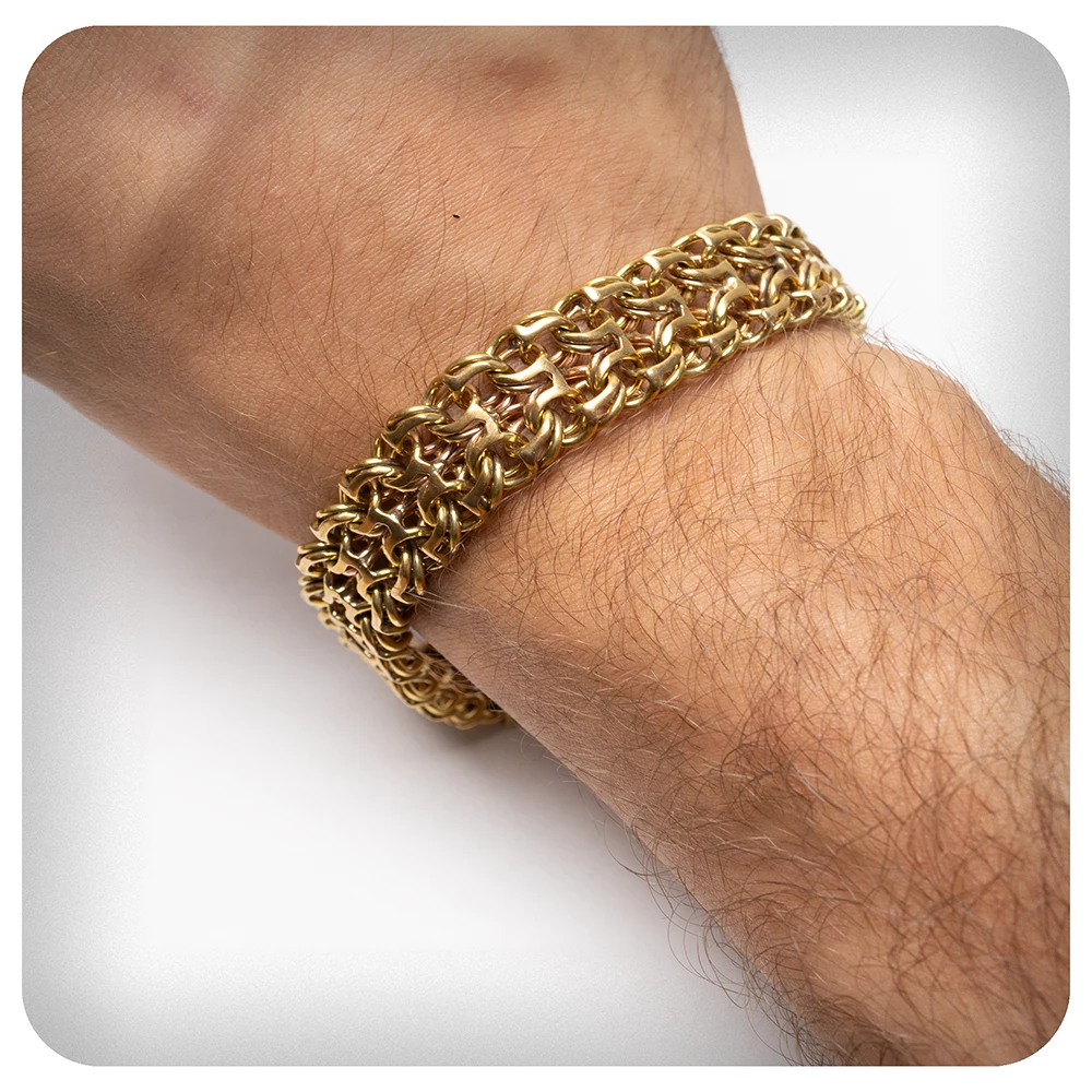 Vestal's Graceful Roman Bracelet