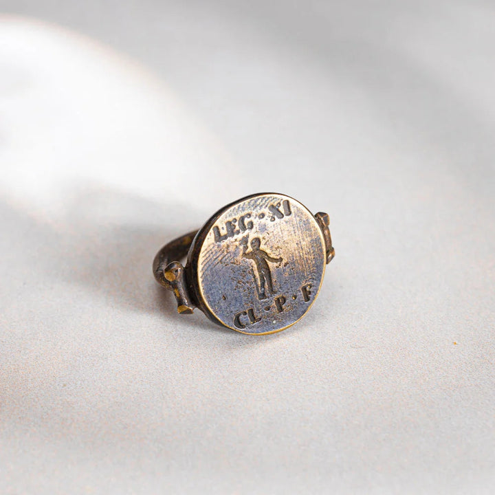 Legio XI Claudia . P. F.