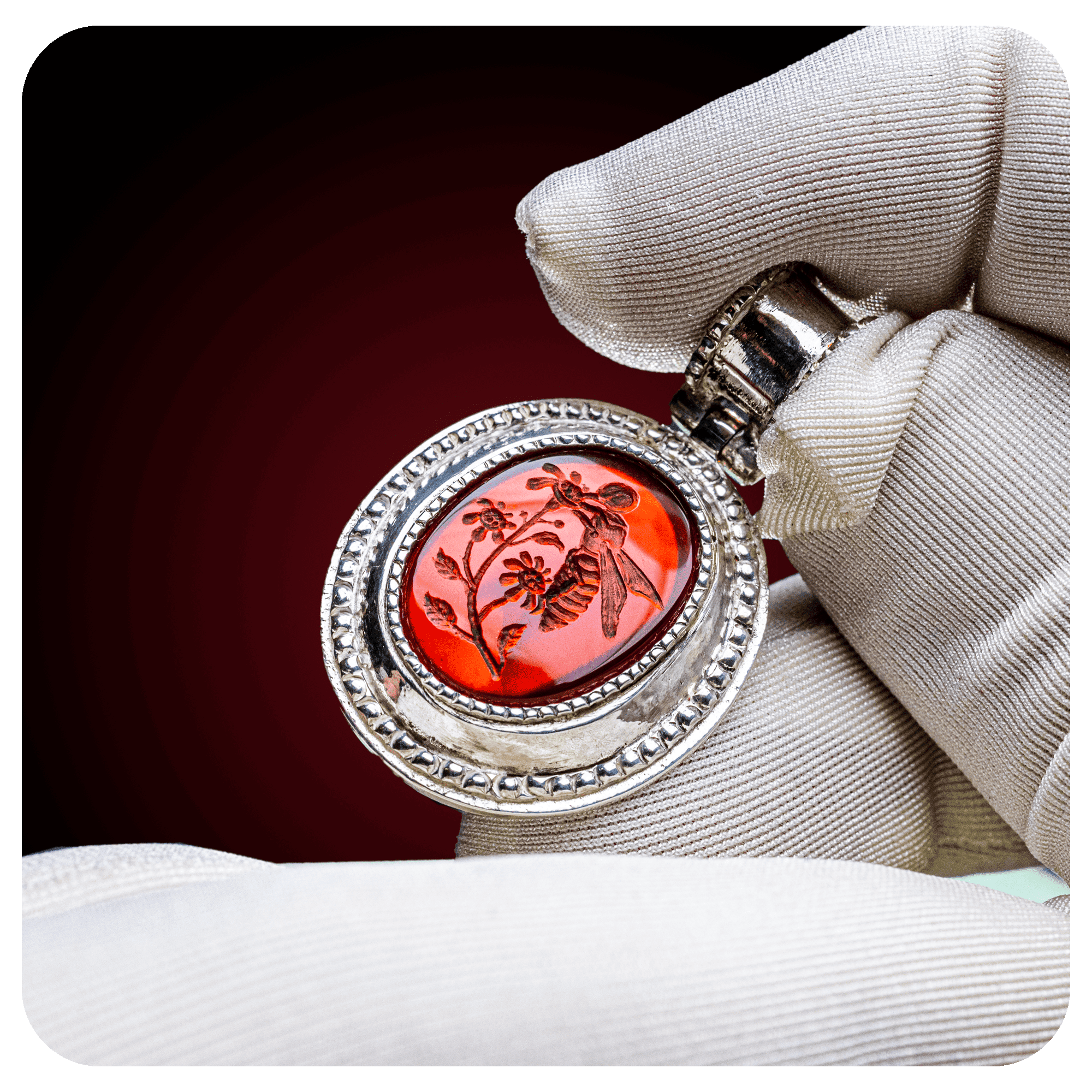 Humming bee, Intaglio Pendant, Carnelian Stone - SPQR SHOP