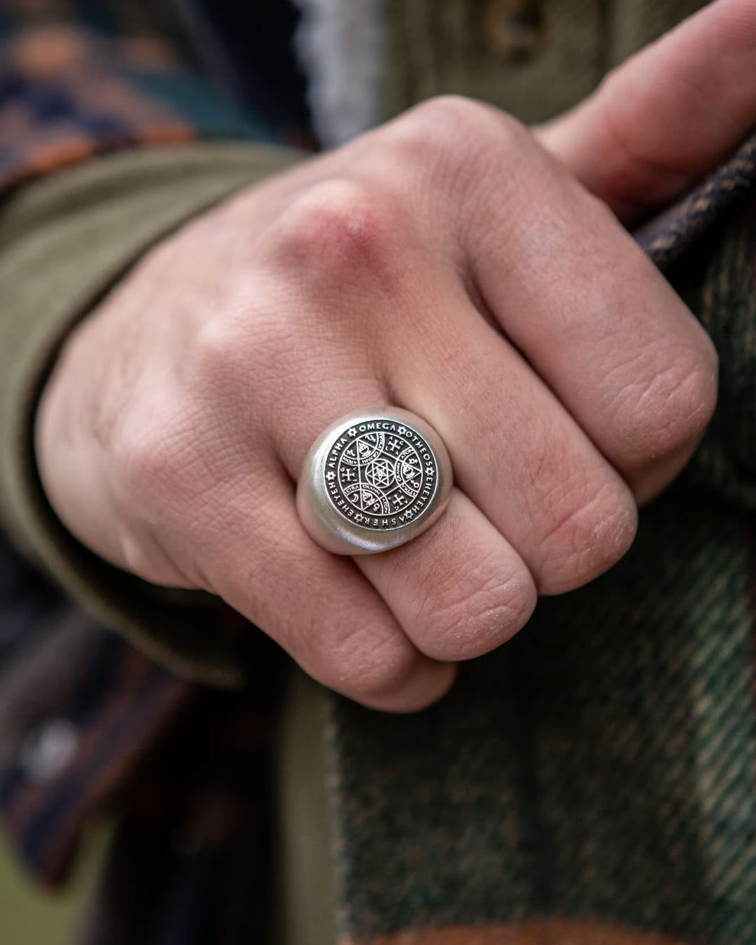 Alpha - Omega worn on hand - SPQR SHOP