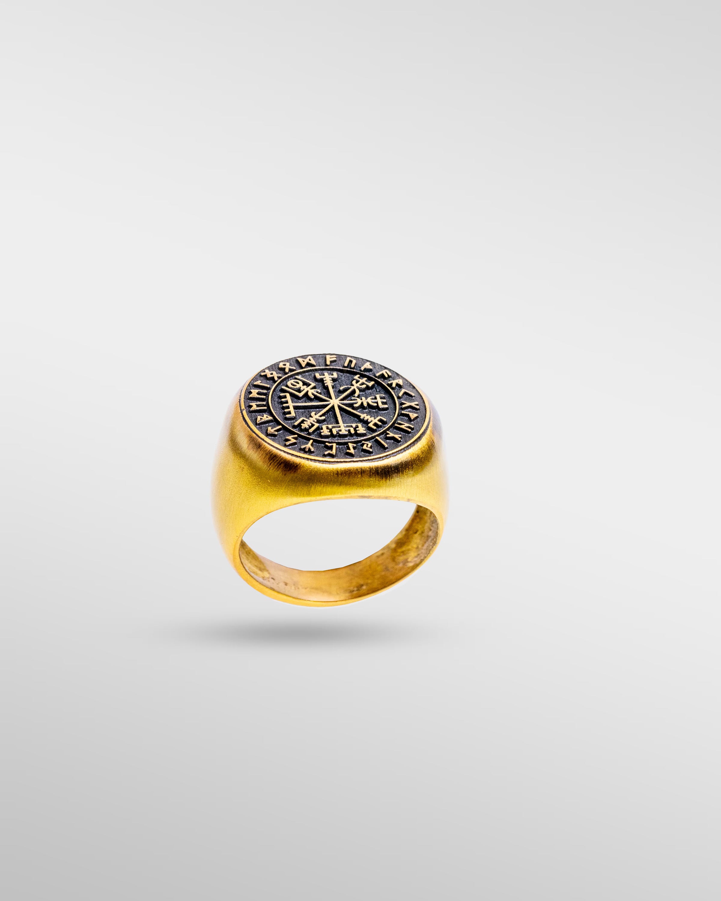 Celtic Shield in Gold - SPQR SHOP