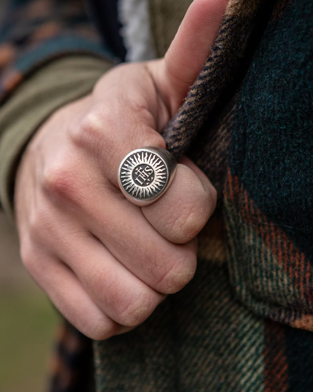 I.H.S. worn on hand - SPQR SHOP