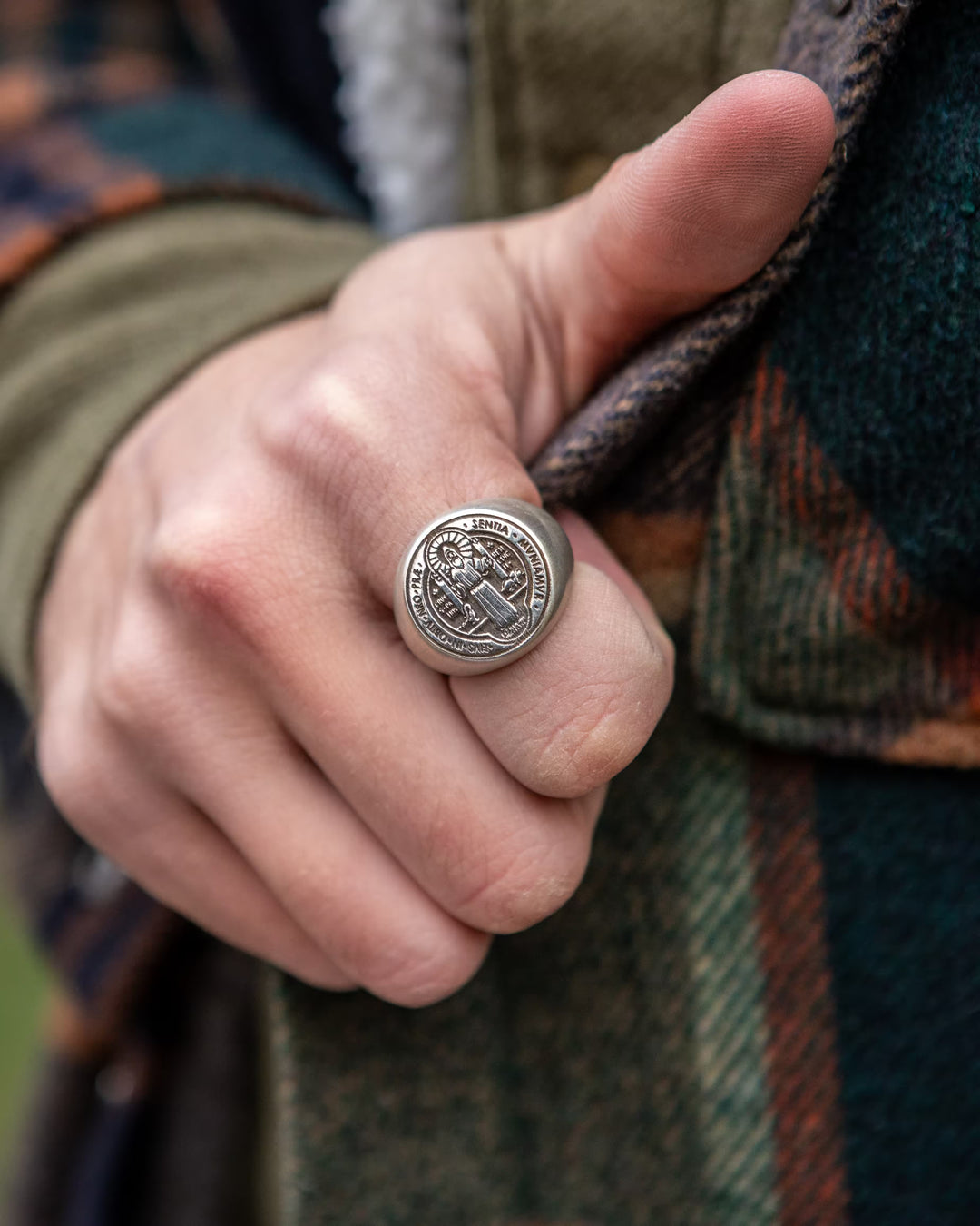 Saint Benedict worn on hand - SPQR SHOP