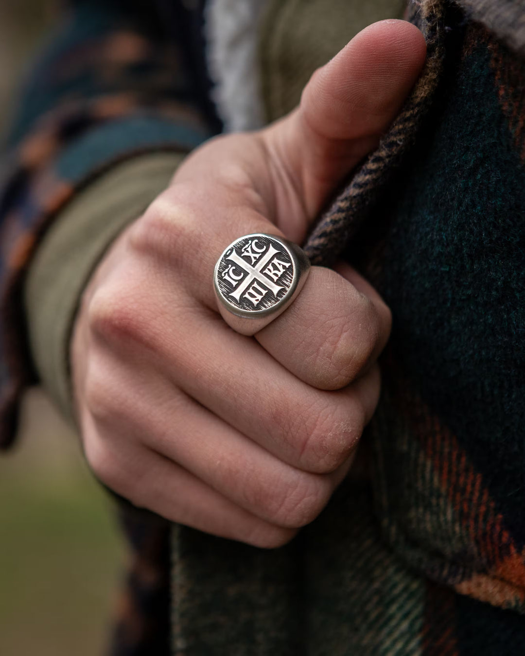 VICTORY OF CHRIST RING – IC XC NIKA CROSS worn on hand - SPQR SHOP